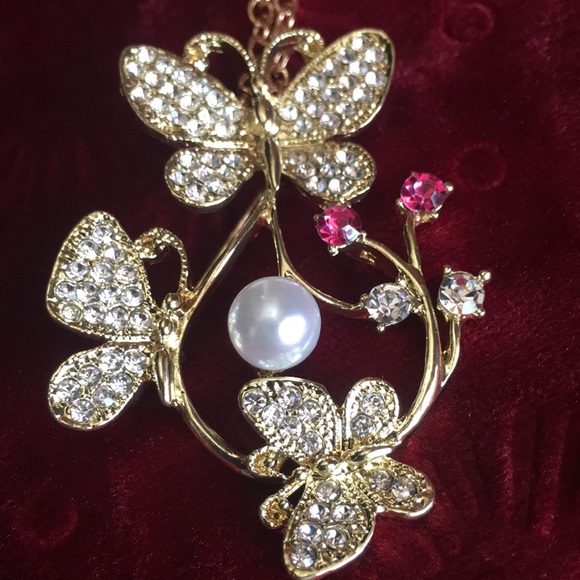 Rhinestone Butterfly Pearl Necklace/Brooch - Picture 6 of 16